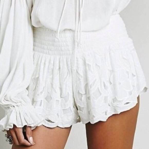Free People Lace Kadek Shorts Off White Smocked Floral Cutout Size Large H13520 - Picture 9 of 10